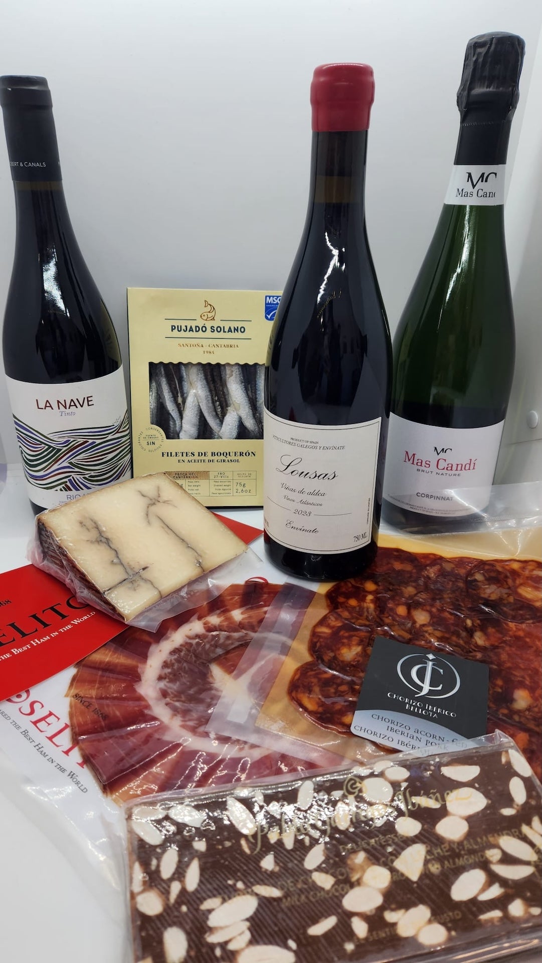 Premium Spanish Wine &amp; Tapas Gift Box