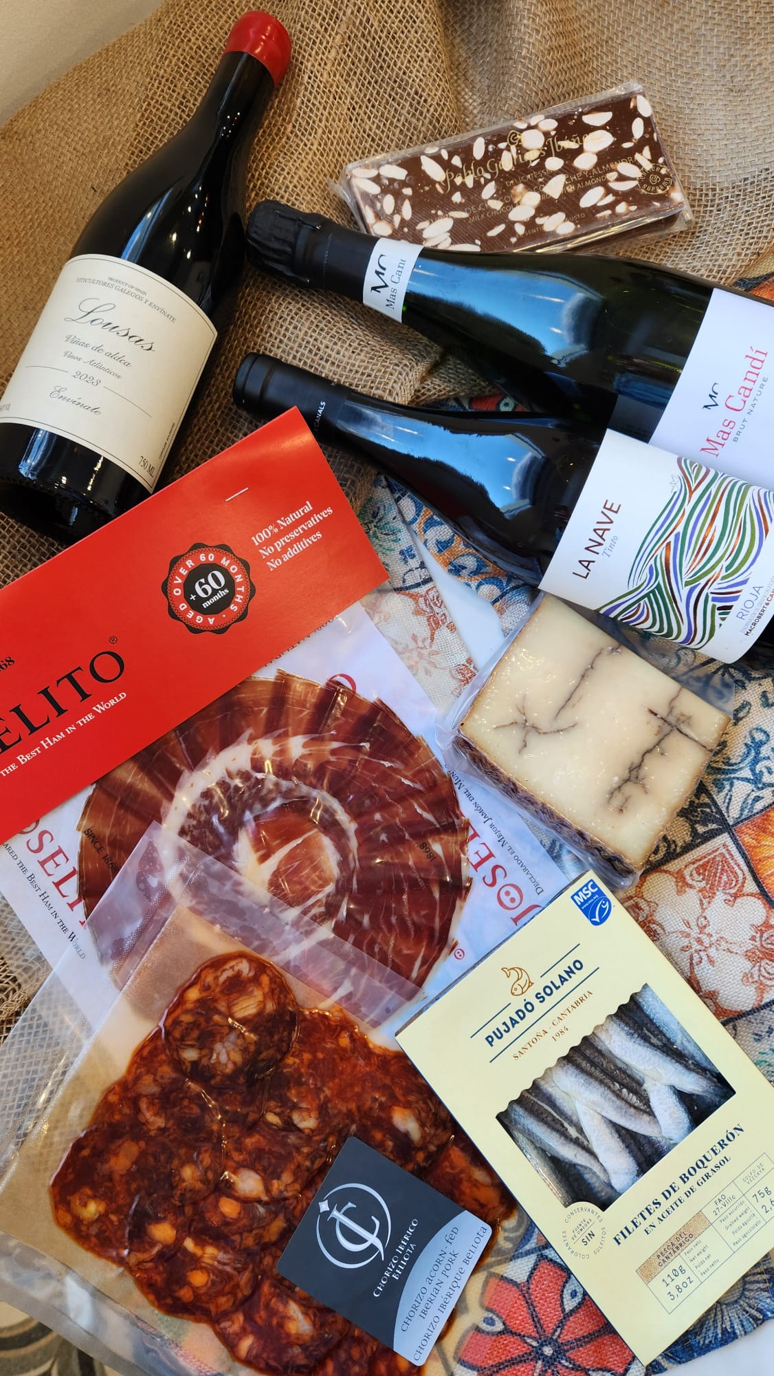 Premium Spanish Wine &amp; Tapas Gift Box