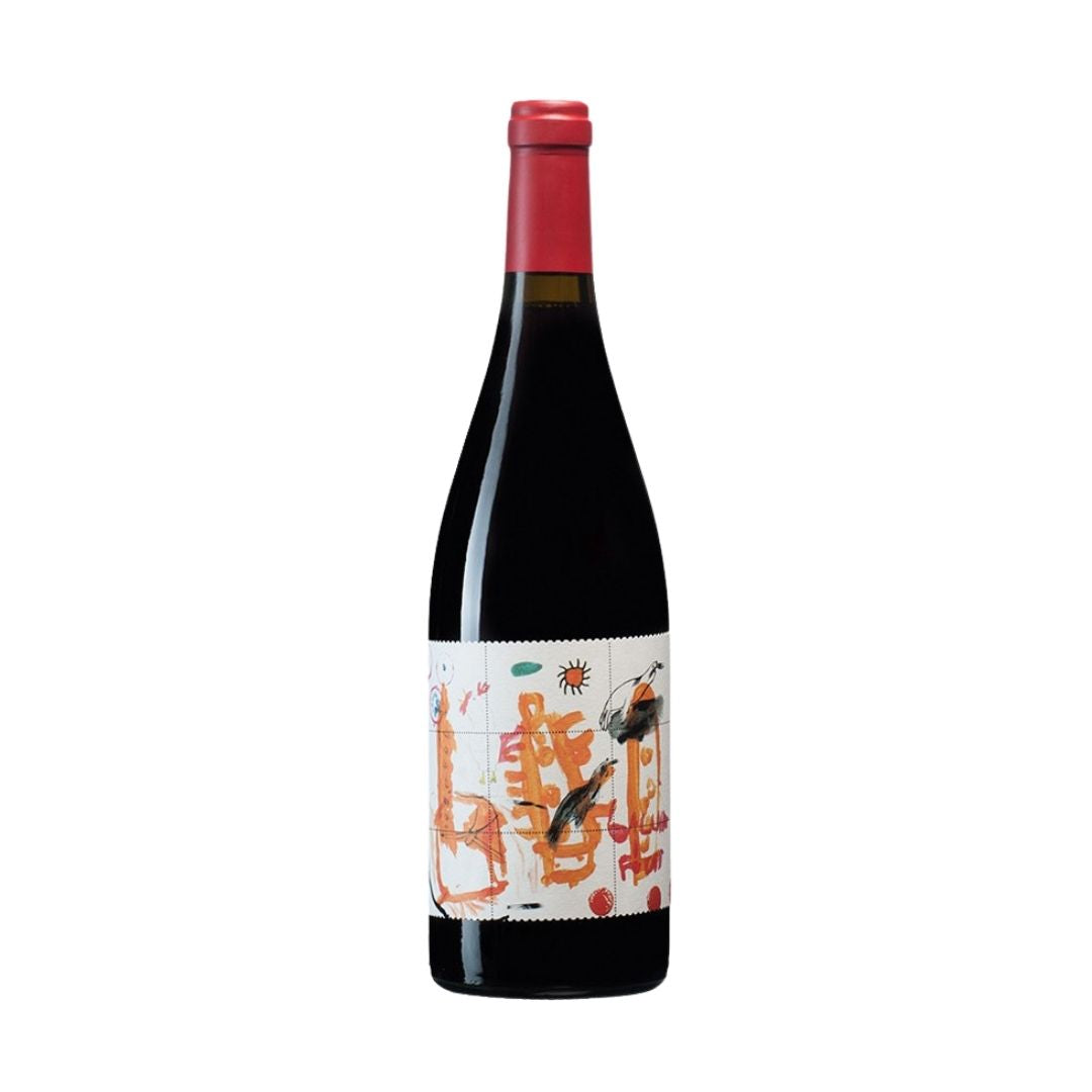 A bottle of 4 kilos Galinas y Focas red wine with a label featuring abstract art.